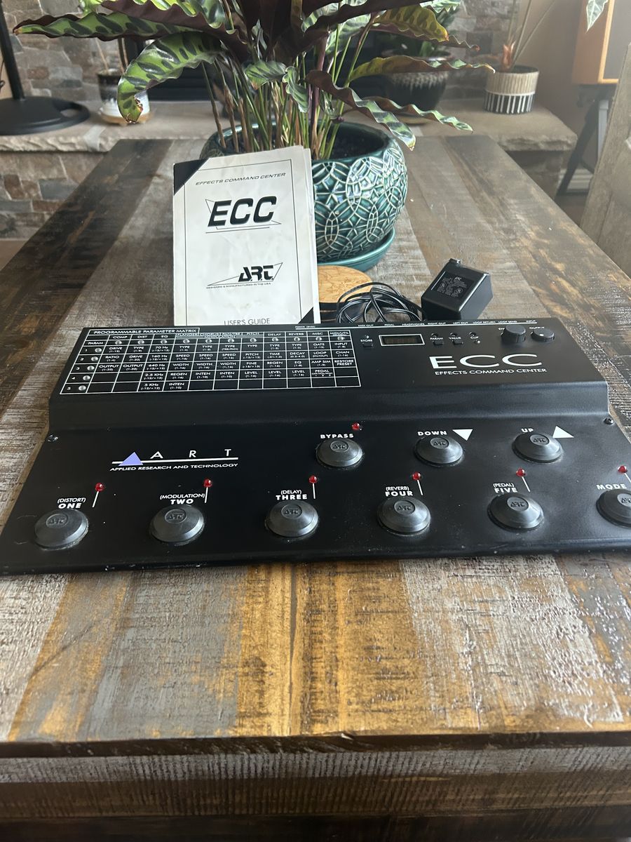 ART ECC Effects Command Center Floor Processor with Power Adapter and Manual