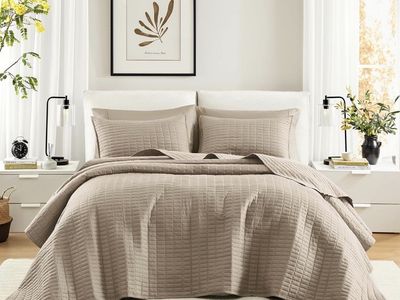 Luxurious Quilted Bedspread Set with Envelope Closure Shams - Oversize King/Queen, Tan/Beige