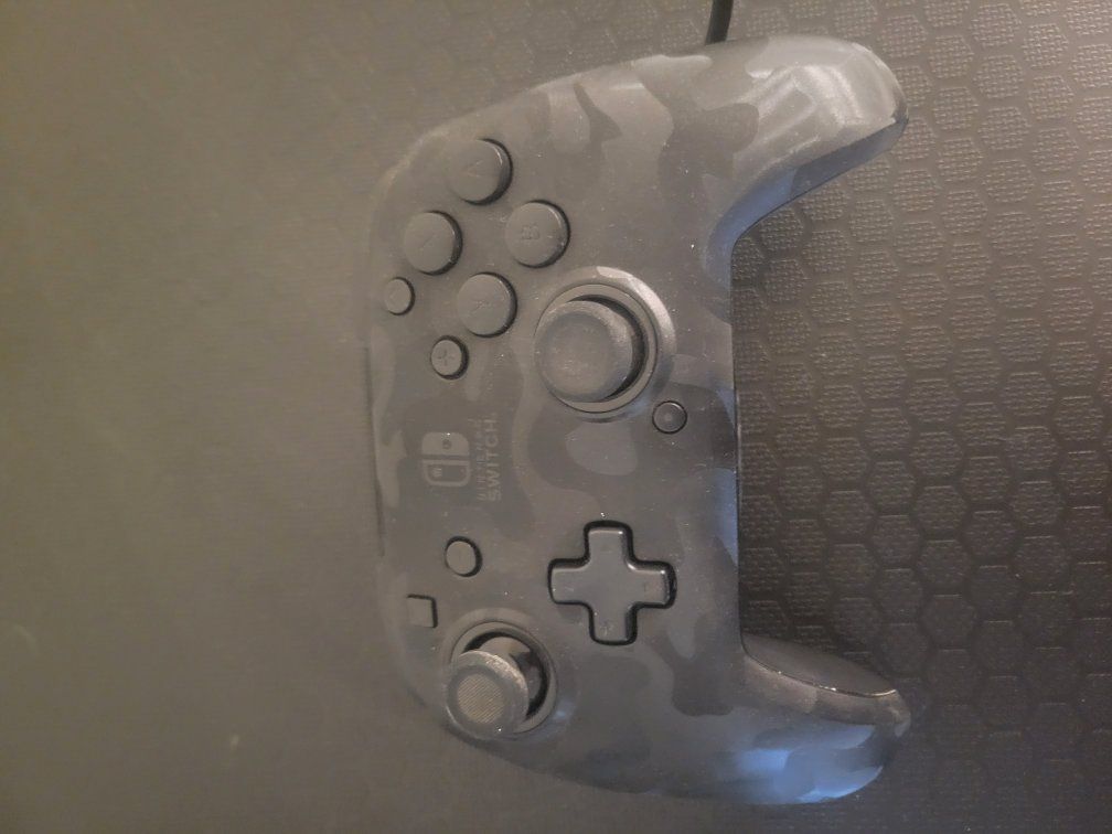 Nintendo Switch Wired Controller Camo