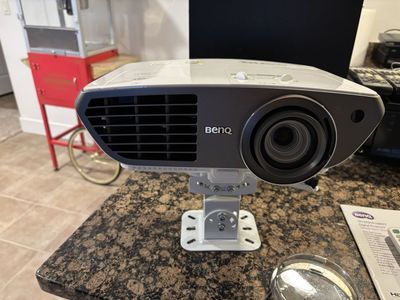 Benq W1070 projector