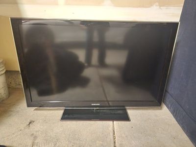 Samsung LN46C610N1F 46-inch LCD TV - Black with Swivel Stand