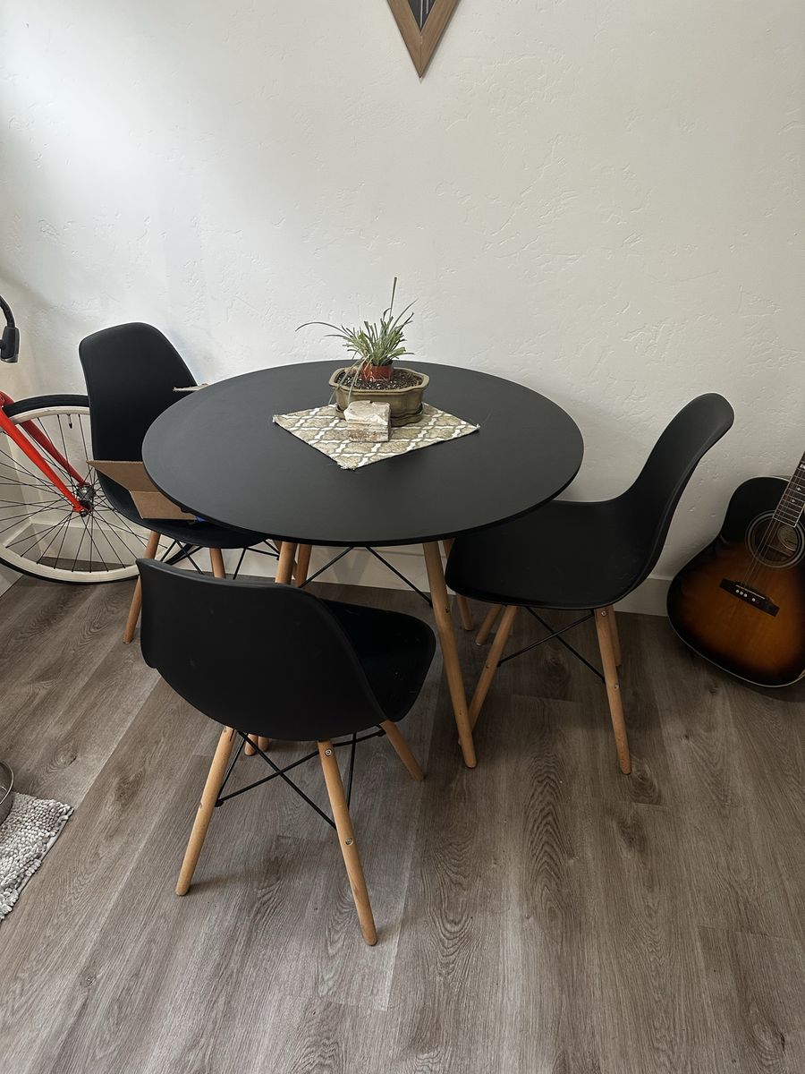Table & chairs