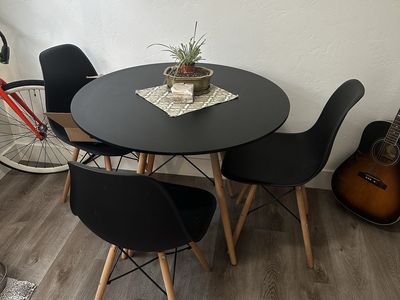 Table & chairs