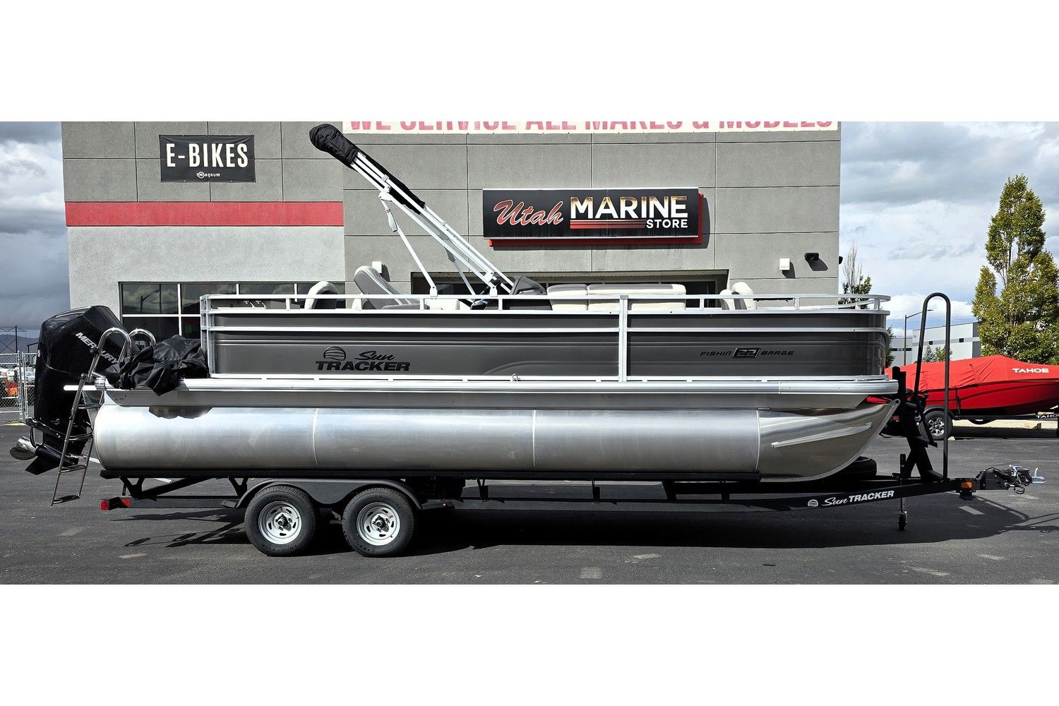 2026 Sun Tracker Fishin Barge 22 XP3 w 200 HP Mercury Outboard !!!