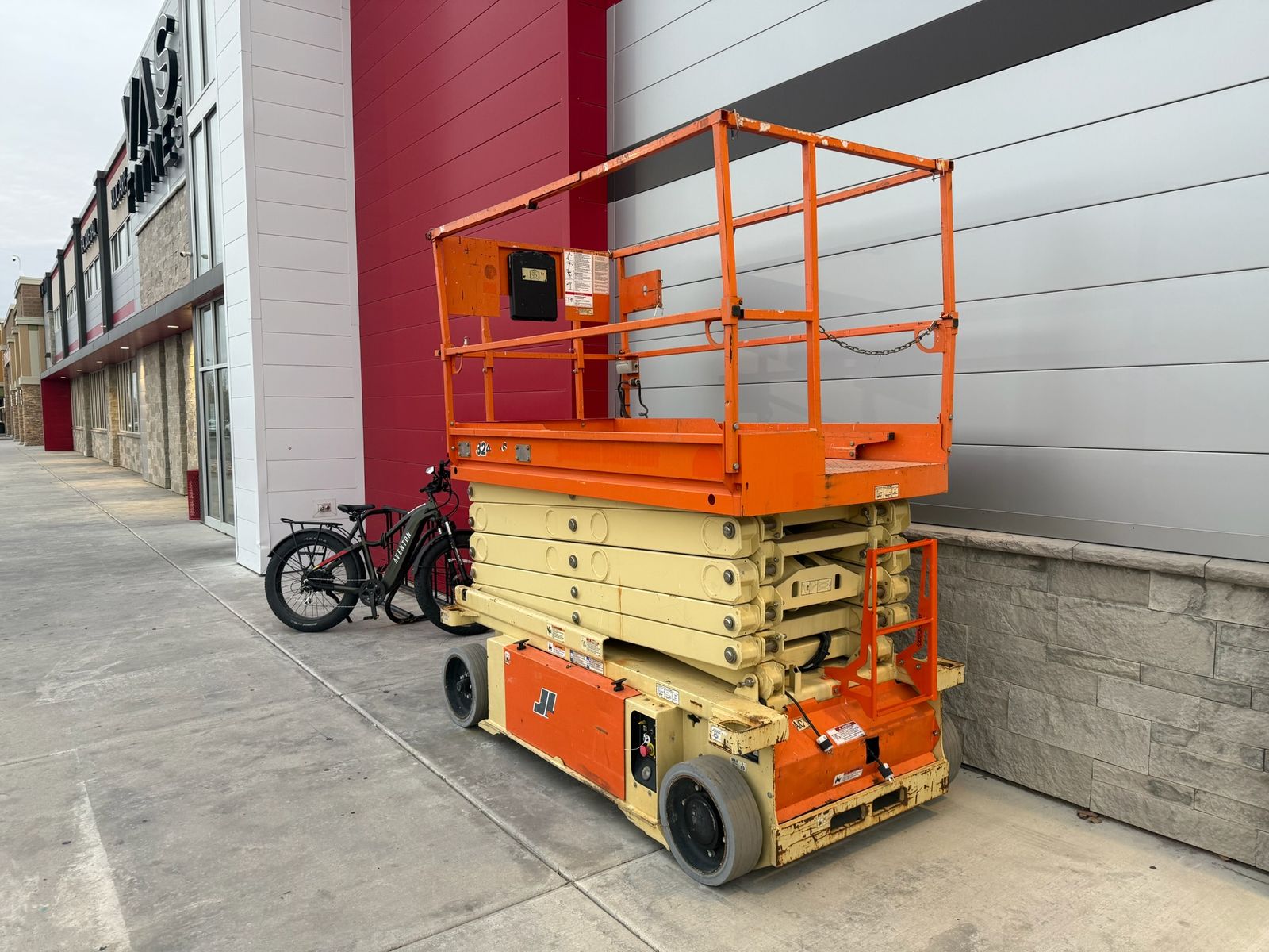 GENIE 19 - 26 - 32FT.   RENTAL