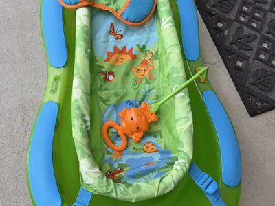 Fisher-Price Rainforest Baby Bathtub Infant to Toddler Tub with Sling & Toys