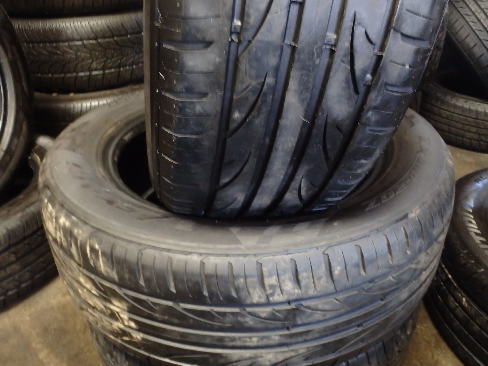 225/55R17 LEXANI LX-UHP 207 PAIR OF TWO USED TIRES