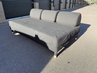 Comfy daybed -Will Deliver