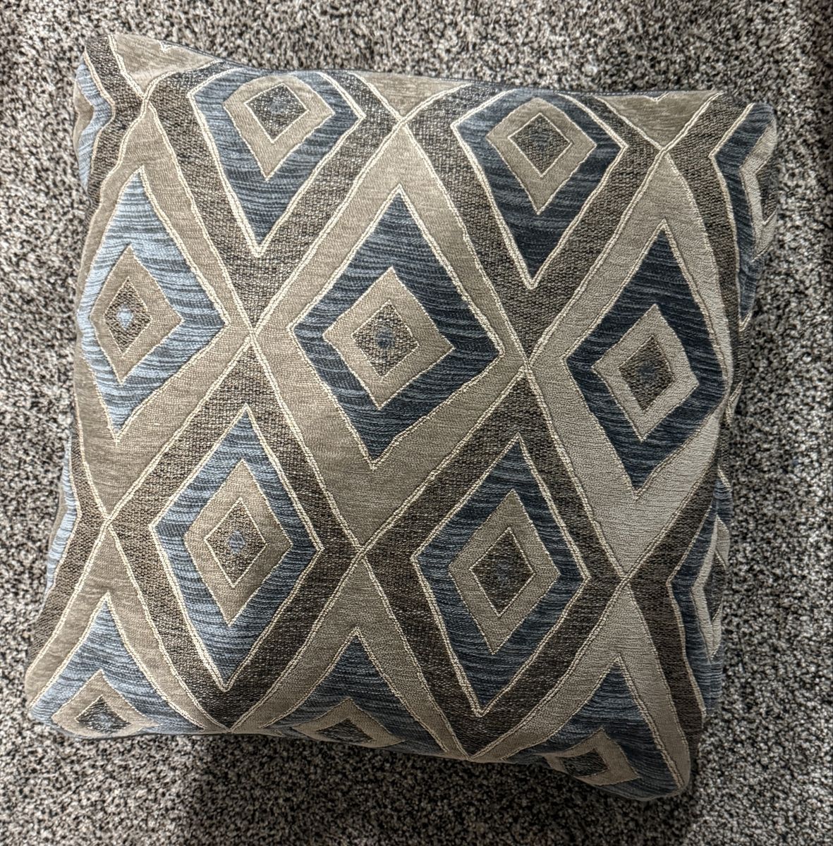 10 Modern pillows from RCWilley.