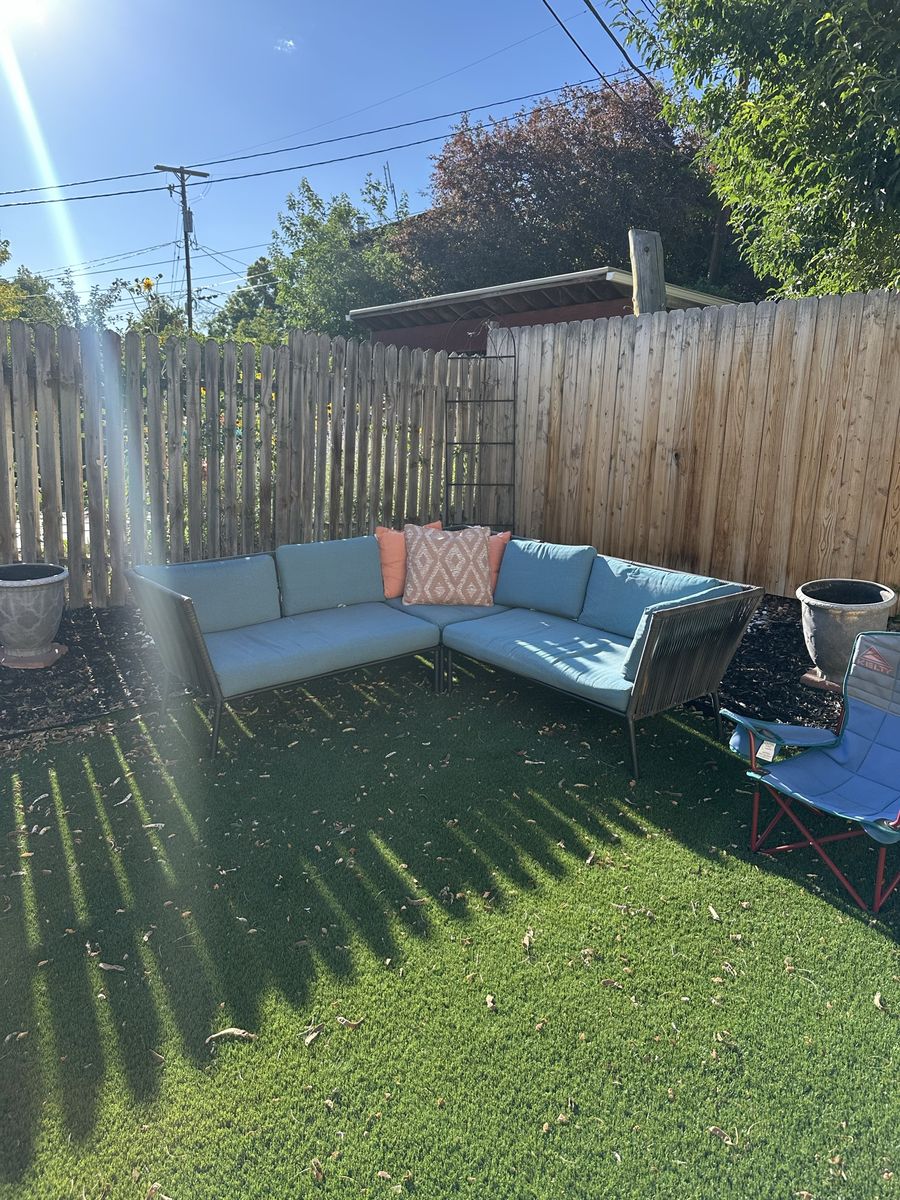 Stylish Outdoor Sectional Sofa with Blue Cushions - Perfect Patio Furniture Set