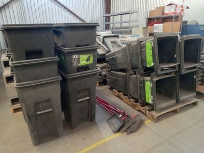 32 Gallon Heavy Duty Two-Wheel Trash Cans