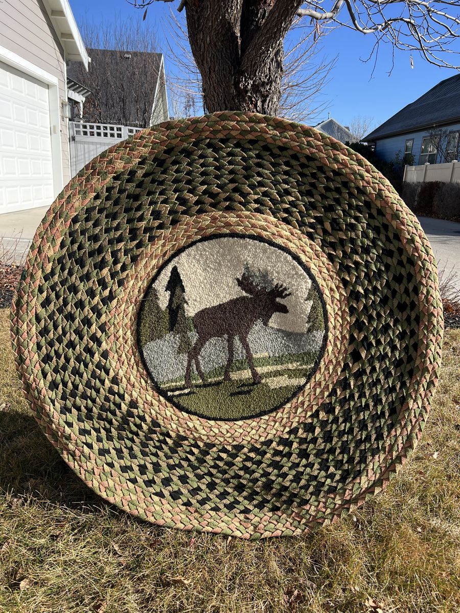 Mountain Moose Round Rug 48 Made In India.