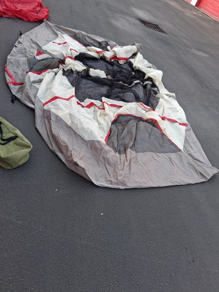large 6 to 8 Person 9X14' Wenzel Camping Tent!