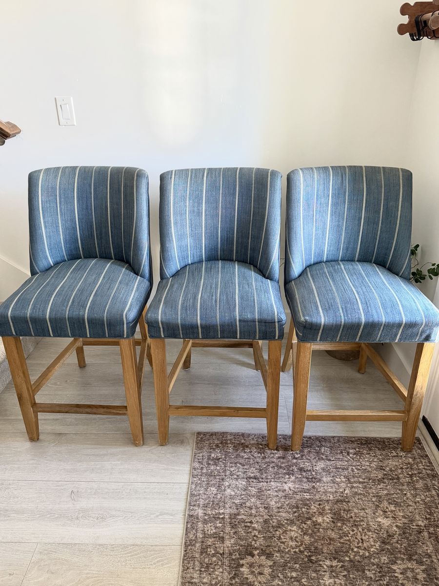 3 upholstered counter stools