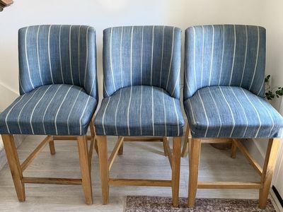 3 upholstered counter stools