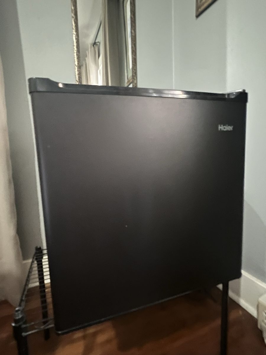 Haier Compact Mini Refrigerator in Black