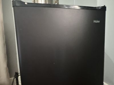 Haier Compact Mini Refrigerator in Black