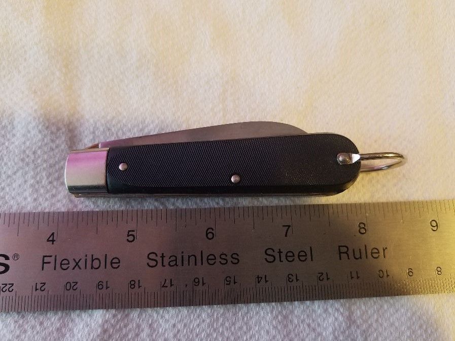 I’m selling a mint/un-used 2 Blade Colonial Electrician Knife with Stripping Blade