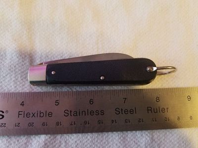 I’m selling a mint/un-used 2 Blade Colonial Electrician Knife with Stripping Blade