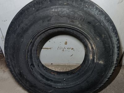 14.5 Trailer Wheel and Tire Load Range G 14 Ply Tire