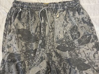 Rhyme Men's Grey Woodland Camo Print Fleece Sweat Shorts