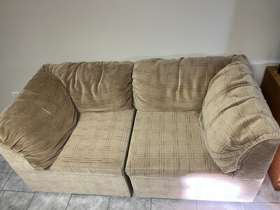 Love seat / 2 piece sectional