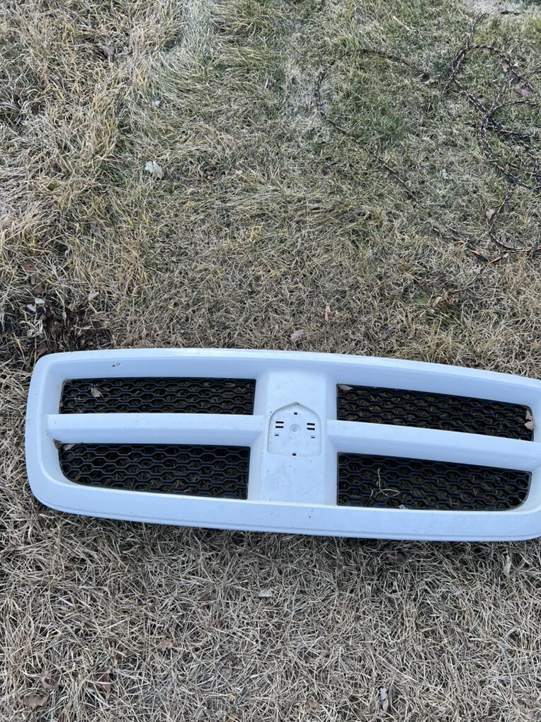 2009 Dodge Ram hood  grille