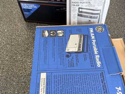 GE FM/AM PERSONAL PORTABLE RADIO WITH TWO-WAY POWER 7-2660