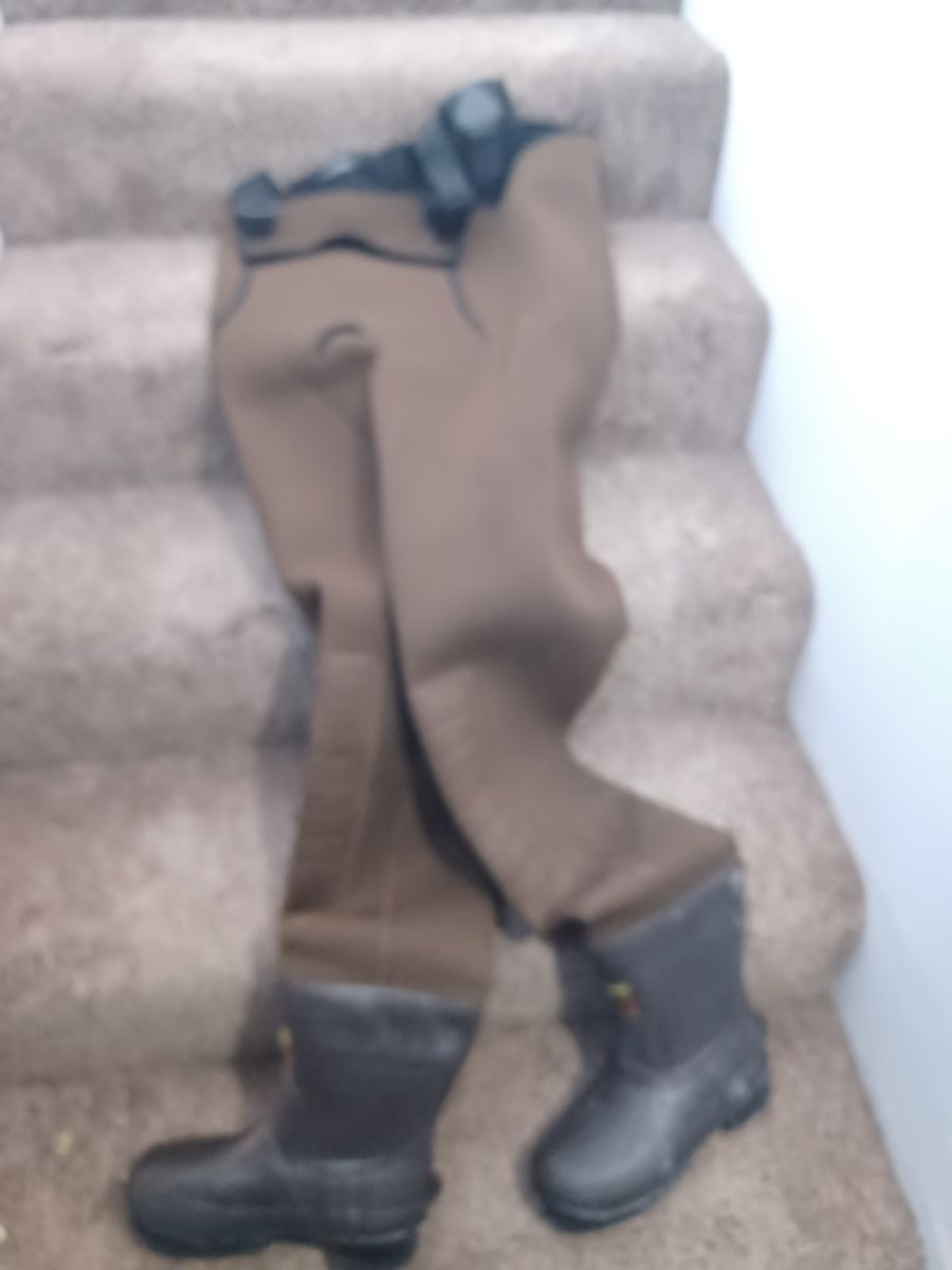 Hodgman chest high fishing waders Size 9