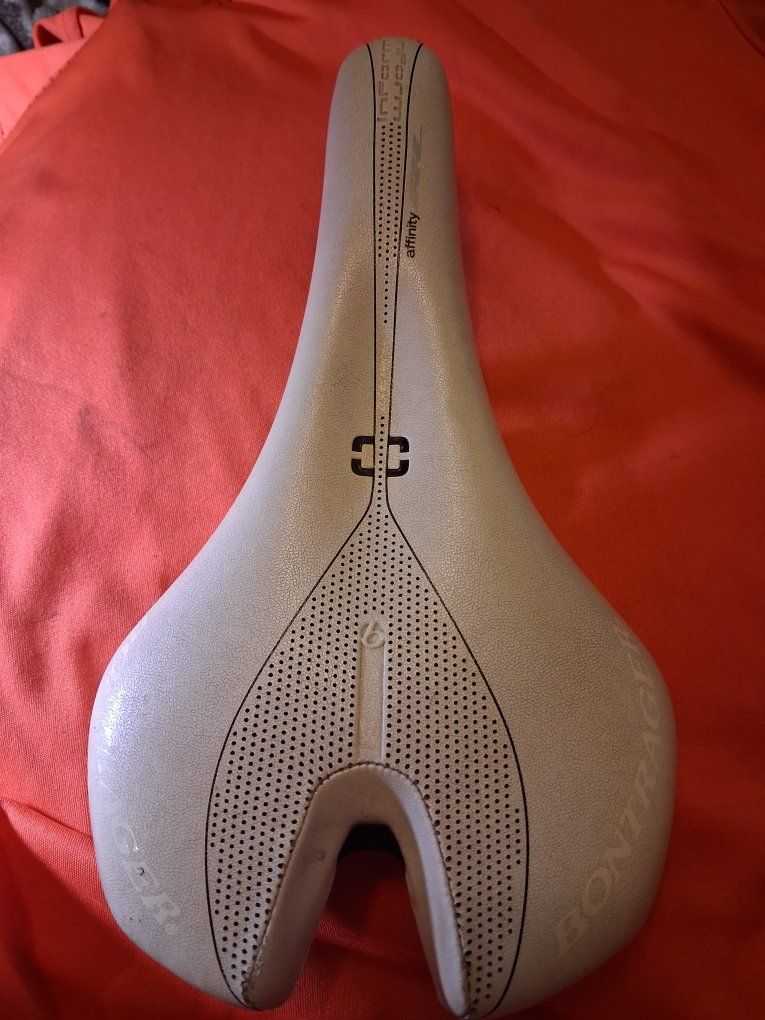 WOMANS 136mm Bontrager Affinity RL performance road bike saddle.