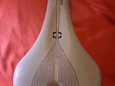 WOMANS 136mm Bontrager Affinity RL performance road bike saddle.