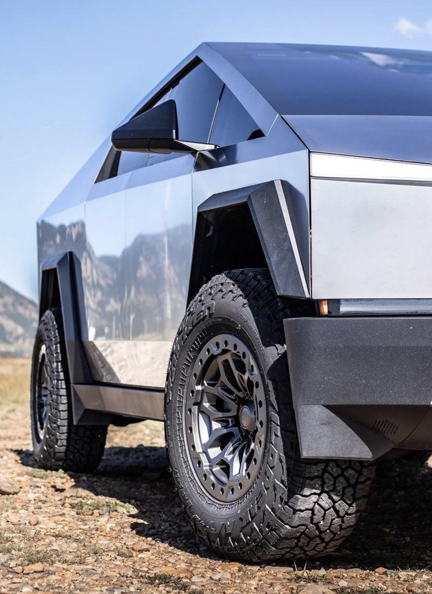 Tesla cybertruck 18" wheels & tires 285/75r18