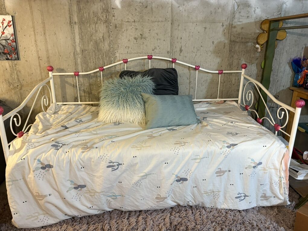 Metal Trundle Bed