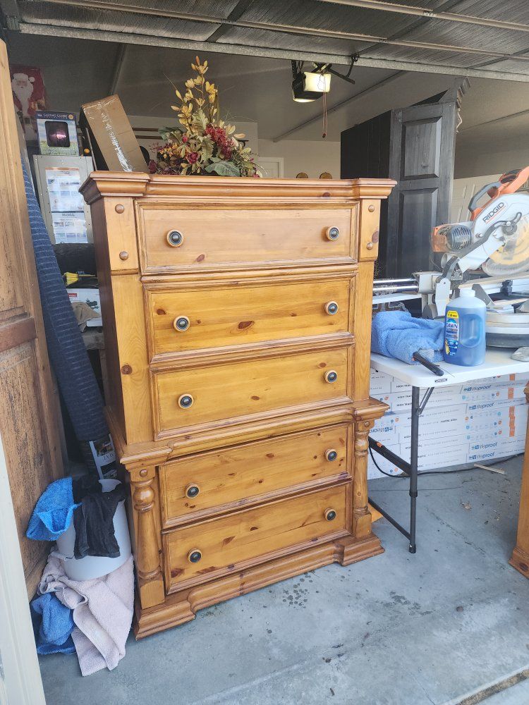 Chest style dresser an matching night stand