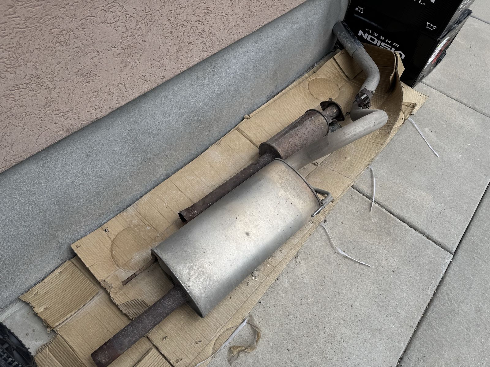 OEM Automotive Exhaust System Assembly with Muffler, Resonator, and Tailpipe
