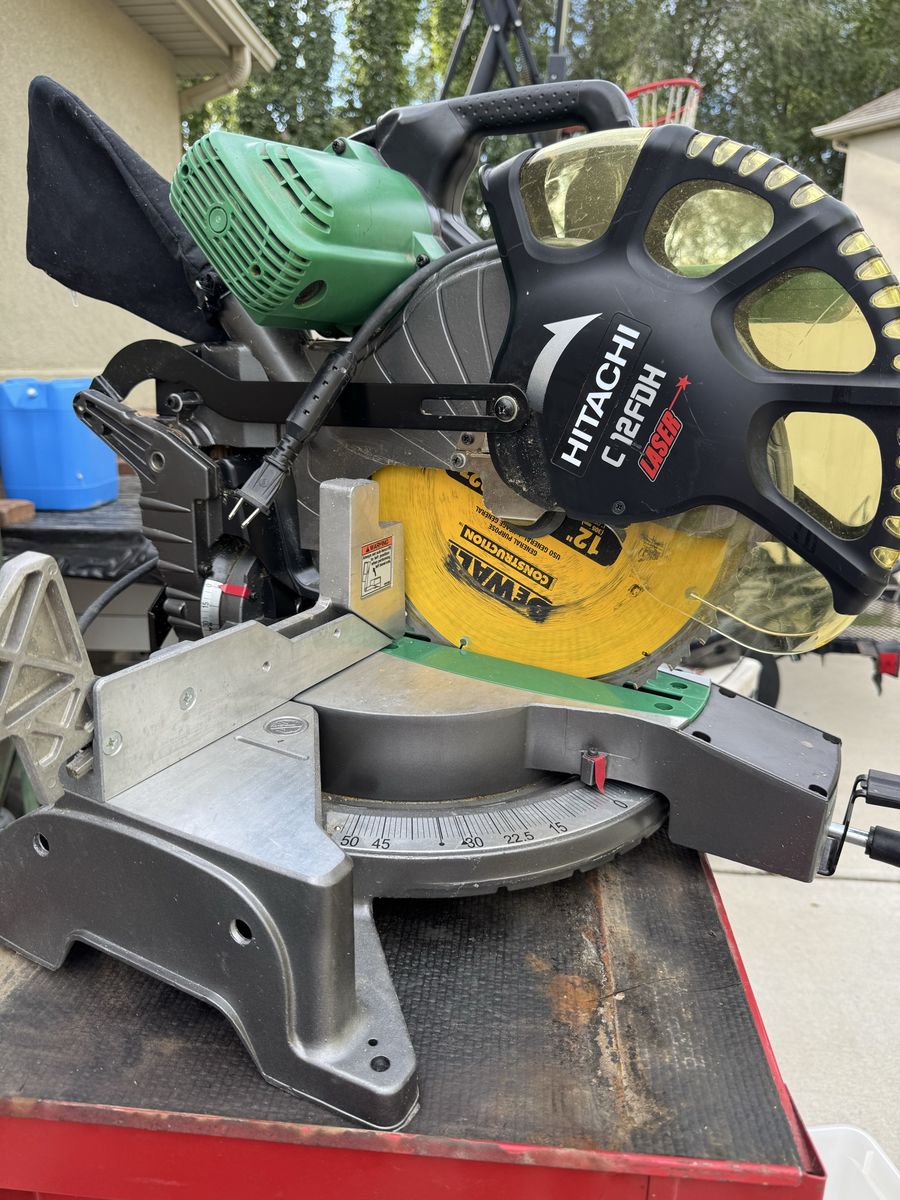 Hitachi C12FDH 12-Inch Laser Compound Miter Saw