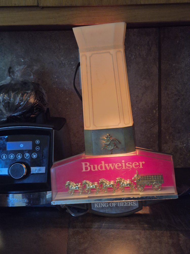 Vintage Budweiser Clydesdale Lighted Bar Display Sign King of Beers Collectible