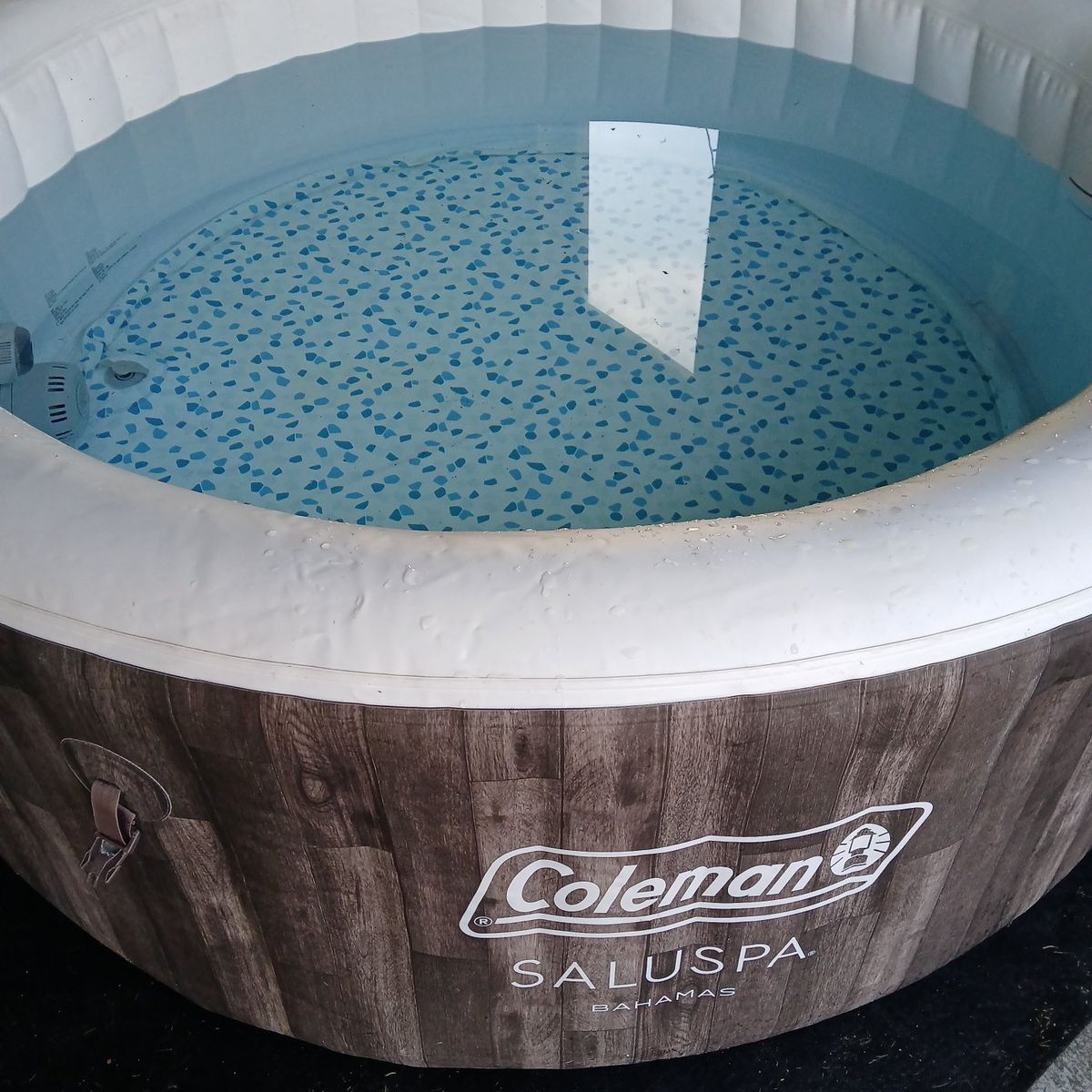 coleman saluspa 5-7 person Hot tub