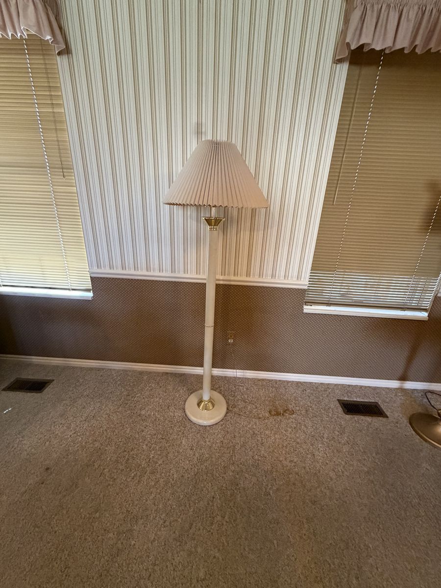 Vintage Hollywood Regency Ivory & Brass Floor Lamp – Pleated Shade $60 cash/venmo in Provo