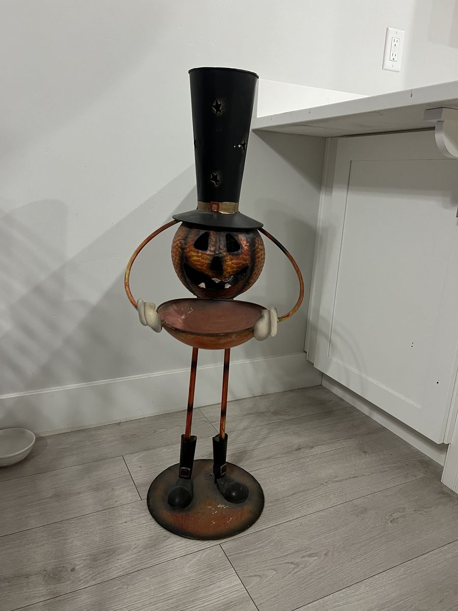 RUSTIC METAL JACK-O’-LANTERN GUY