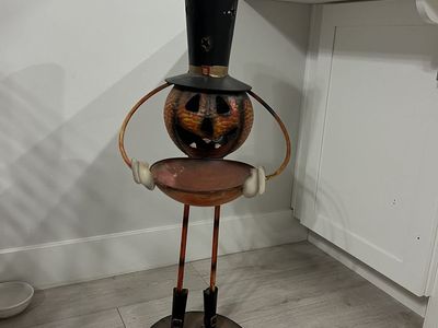 RUSTIC METAL JACK-O’-LANTERN GUY