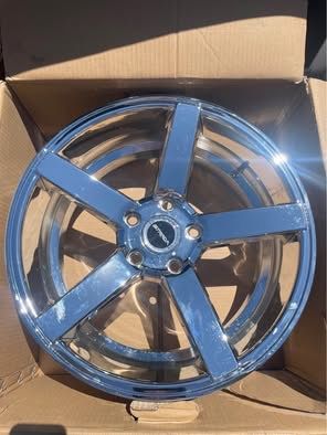 18 x 8 Strada Perfetto Chrome Wheels