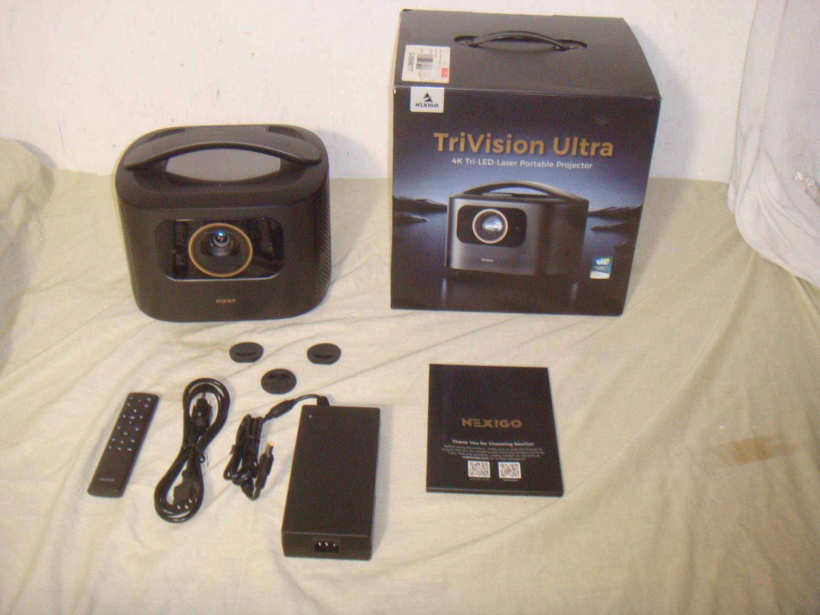 NEXIGO PJ95 TRIVISION ULTRA 4K TR-LED-LASER PROJECTOR - EXCELLENT!