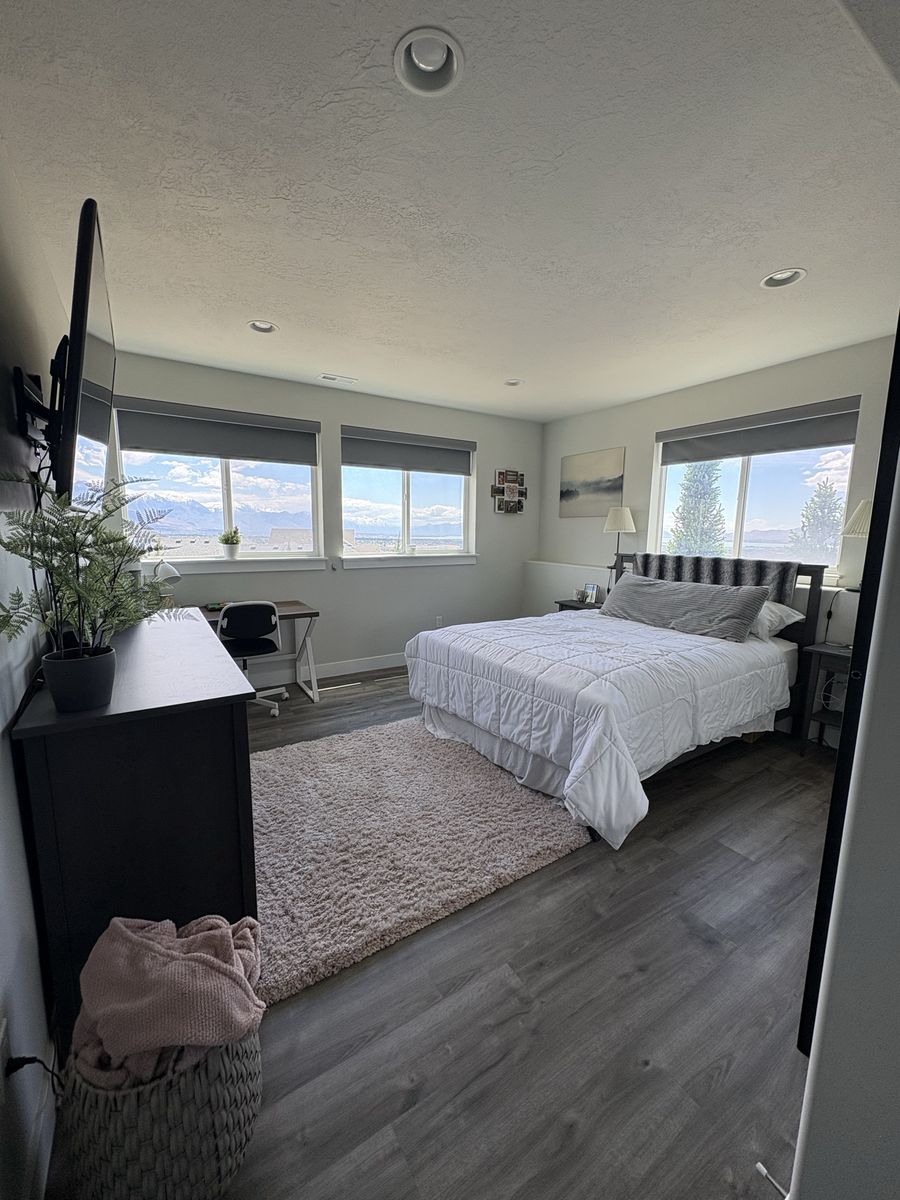 Stunning Basement Apartment with Unbeatable Mountain Views