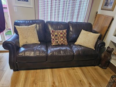 Bassett 6' Leather Couch