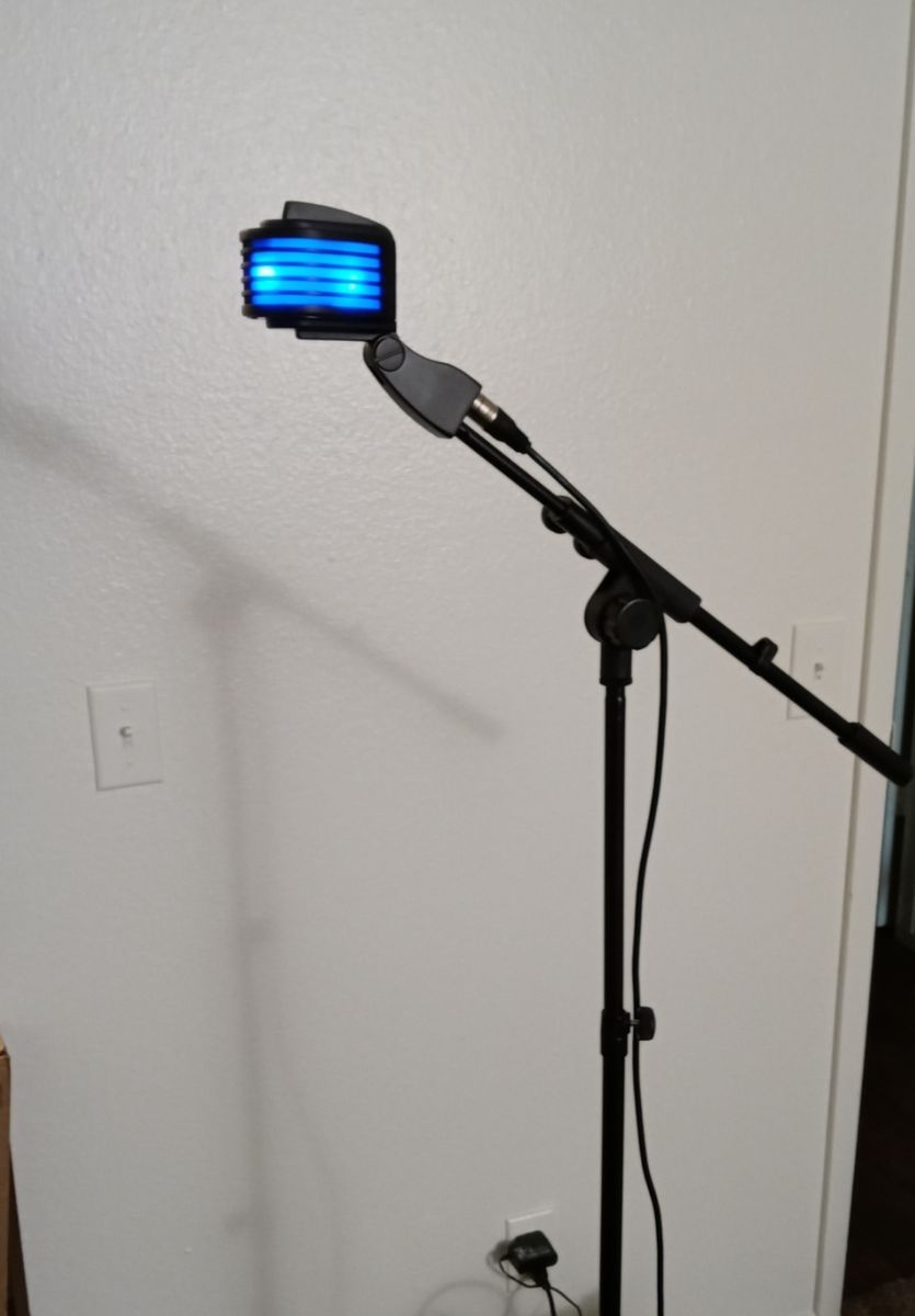 Heil Sound The Fin Black with Blue LED lighting