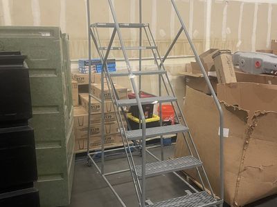 New 7 Step Rolling Platform Warehouse Ladder