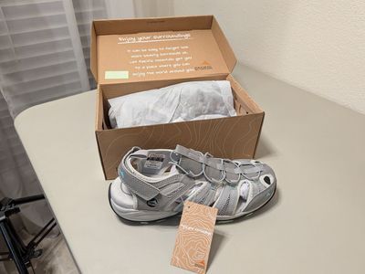 womans hiking sandles (size 9.5)