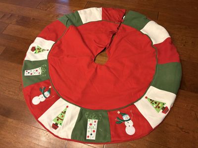 Large Felt Christmas Tree Skirt w/ Satin Back
