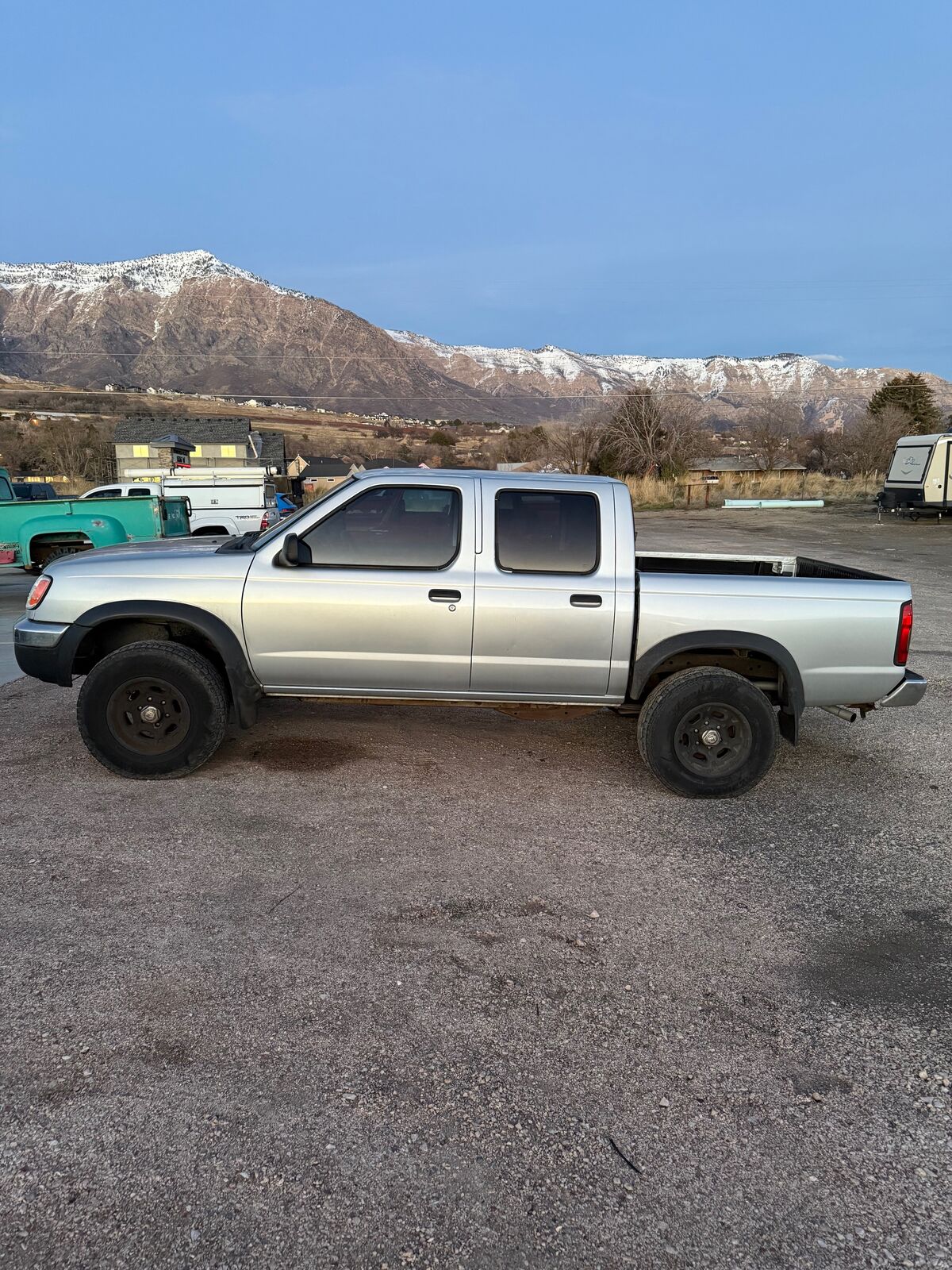 2000 NISSAN FRONTIER SE